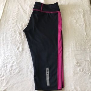 UNDER ARMOUR CAPRI SPORT PANTS